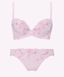 AMOSTYLE BY Triumph(AX^CoCgv)̃`[~O}[ CA[gXeb`yA,B,C,DJbvzAMST1410 WHU1 + Hikini JX(u&V[c)