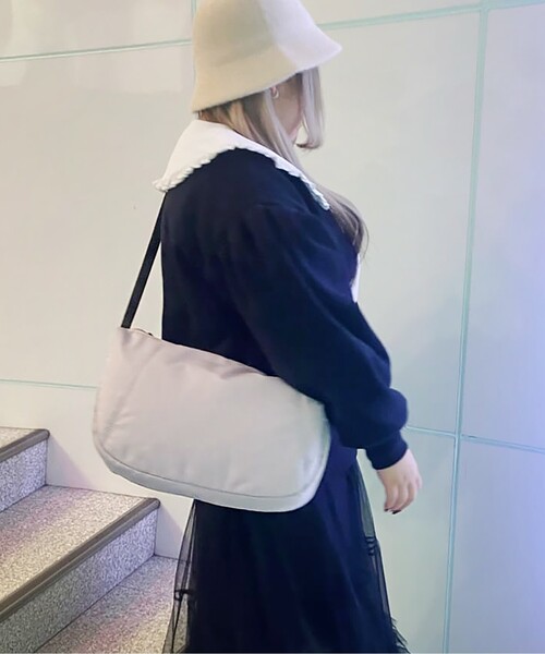 Ober Tashe（オーバータッシェ）の「【ストラップ調節可】ビッグショルダー（ショルダーバッグ・レディース・ベージュ/ライトグレー/ブラック/ピンク系9・FREE）」の5枚目の写真