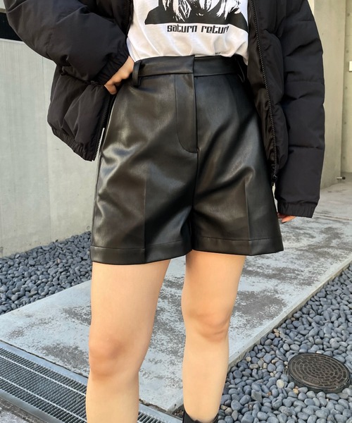 WHO'S WHO gallery（フーズフーギャラリー）の「センタープレスショートパンツ（その他パンツ・レディース・チャコールグレー/ブラック/オフホワイト/ブラック系・FREE）」の3枚目の写真