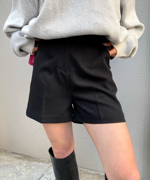 WHO'S WHO gallery（フーズフーギャラリー）の「センタープレスショートパンツ（その他パンツ・レディース・チャコールグレー/ブラック/オフホワイト/ブラック系・FREE）」の9枚目の写真