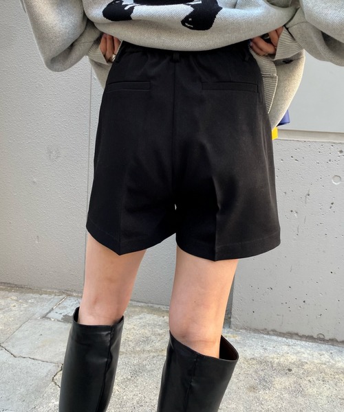WHO'S WHO gallery（フーズフーギャラリー）の「センタープレスショートパンツ（その他パンツ・レディース・チャコールグレー/ブラック/オフホワイト/ブラック系・FREE）」の10枚目の写真