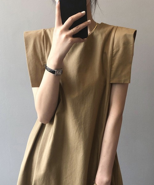 Jewelobe（ジュエローブ）の「ショルダータブAラインミニワンピース（ワンピース・レディース・ベージュ/ブラック/レッド/アイボリー・FREE）」の16枚目の写真