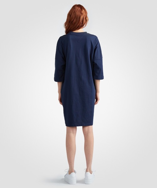 tommy jeans（トミー ジーンズ）の「オーバーサイズリュクスTシャツワンピース（ワンピース・レディース・ホワイト/ネイビー・LARGE/MEDIUM/SMALL/X-SMALL）」の5枚目の写真
