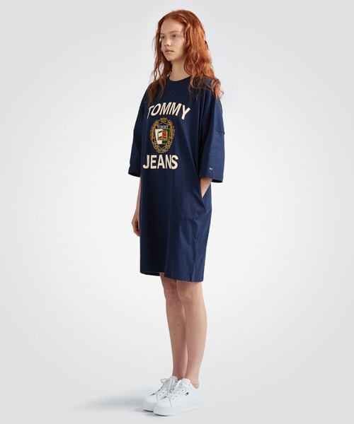 tommy jeans（トミー ジーンズ）の「オーバーサイズリュクスTシャツワンピース（ワンピース・レディース・ホワイト/ネイビー・LARGE/MEDIUM/SMALL/X-SMALL）」の3枚目の写真