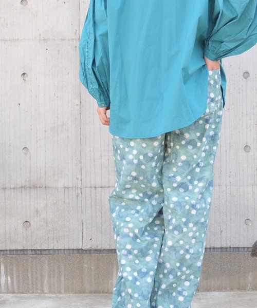 CALINER(カリネ)の「インドコットン水玉プリントリラックスパンツ(その他パンツ・レディース・ブルー/グリーン/ダークブラウン・M)」の4枚目の写真