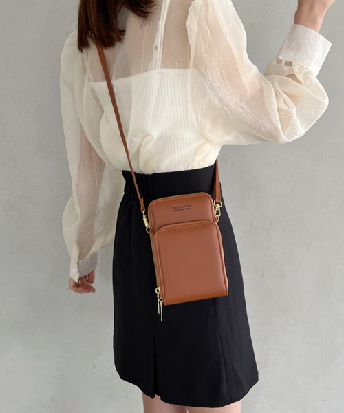 thank U more（サンキューモア）の「スクエア　スマホショルダーバッグ（ショルダーバッグ・レディース・ブルー/ブラック/ベージュ/ブラウン・FREE）」の3枚目の写真