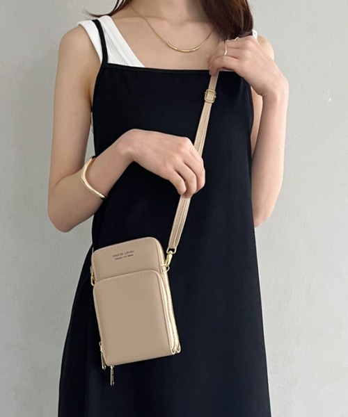 thank U more（サンキューモア）の「スクエア　スマホショルダーバッグ（ショルダーバッグ・レディース・ブルー/ブラック/ベージュ/ブラウン・FREE）」の10枚目の写真