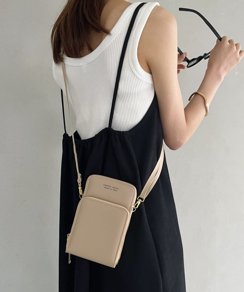 thank U more（サンキューモア）の「スクエア　スマホショルダーバッグ（ショルダーバッグ・レディース・ブルー/ブラック/ベージュ/ブラウン・FREE）」の5枚目の写真