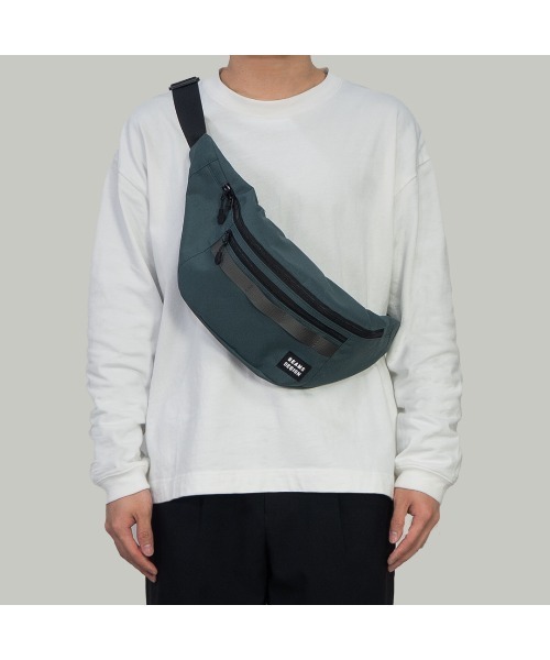 BEAMS DESIGN(ビームス デザイン)の「BEAMS DESIGN(ビームスデザイン) EVERYWHERE ボディバッグ(ボディバッグ/ウエストポーチ・メンズ・ブルーグリーン/ブラック/カーキ/ブラウン/レッド・FREE)」の7枚目の写真