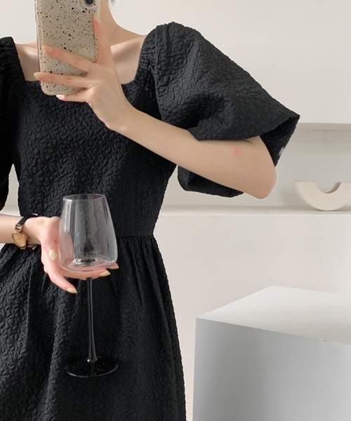 ABITOKYO(アビトーキョー)の「ふくれジャガードパフスリーブスクエアワンピース(ワンピース・レディース・ベージュ/ブラック/ブラウン/ネイビー/ブルー/グリーン/グレイッシュベージュ/ホワイト・M/L)」の18枚目の写真