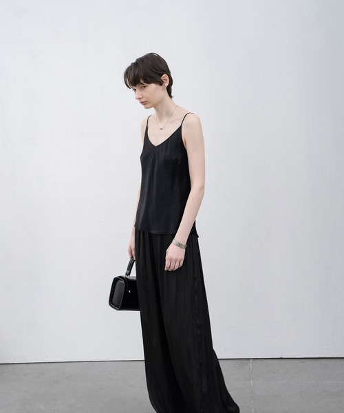 EKCOOKIES(イーケークッキーズ)の「【 EKCOOKIES 】Vネック光沢キャミソール(キャミソール・レディース・ブラック/シルバー・S/M/L)」の13枚目の写真