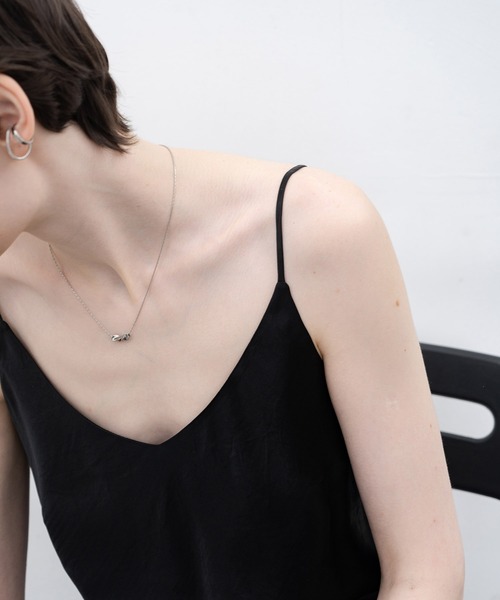 EKCOOKIES(イーケークッキーズ)の「【 EKCOOKIES 】Vネック光沢キャミソール(キャミソール・レディース・ブラック/シルバー・S/M/L)」の19枚目の写真