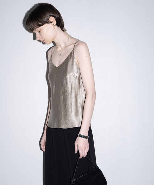 EKCOOKIES(イーケークッキーズ)の「【 EKCOOKIES 】Vネック光沢キャミソール(キャミソール・レディース・ブラック/シルバー・S/M/L)」の14枚目の写真