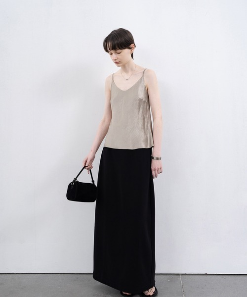 EKCOOKIES(イーケークッキーズ)の「【 EKCOOKIES 】Vネック光沢キャミソール(キャミソール・レディース・ブラック/シルバー・S/M/L)」の10枚目の写真