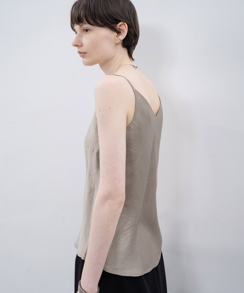 EKCOOKIES(イーケークッキーズ)の「【 EKCOOKIES 】Vネック光沢キャミソール(キャミソール・レディース・ブラック/シルバー・S/M/L)」の15枚目の写真