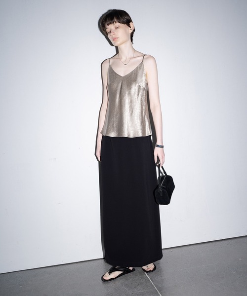 EKCOOKIES(イーケークッキーズ)の「【 EKCOOKIES 】Vネック光沢キャミソール(キャミソール・レディース・ブラック/シルバー・S/M/L)」の6枚目の写真