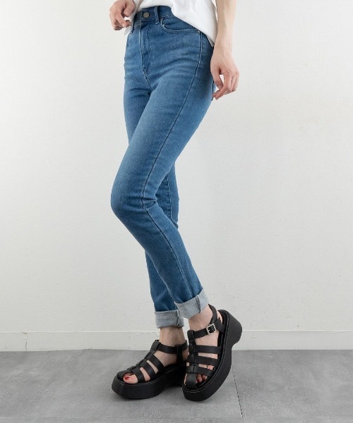 Fabby fabby（ファビィーファビィー）の「グルカワイド厚底サンダル（サンダル・レディース・ブラック/オフホワイト・MEDIUM/LARGE/SMALL）」の8枚目の写真