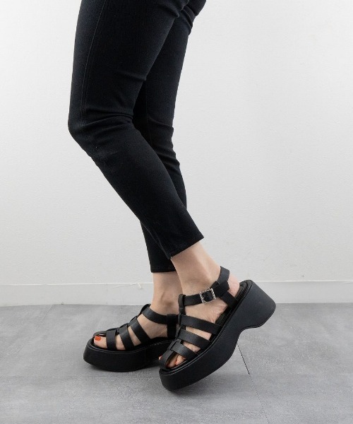 Fabby fabby（ファビィーファビィー）の「グルカワイド厚底サンダル（サンダル・レディース・ブラック/オフホワイト・MEDIUM/LARGE/SMALL）」の13枚目の写真