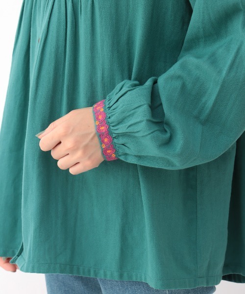 チチカカ（チチカカ）の「チバイ刺繍ブラウス（シャツ/ブラウス・レディース・ブラック/ブルーグリーン/オフホワイト・FREE）」の6枚目の写真