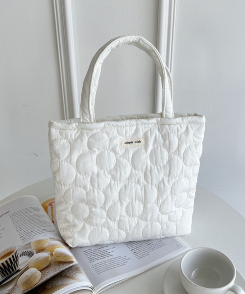 Loueme（ルエム）の「フラワーキルティングミニトートバッグ（ハンドバッグ・レディース・ピンク/アイボリー/ライトブルー・FREE）」の2枚目の写真