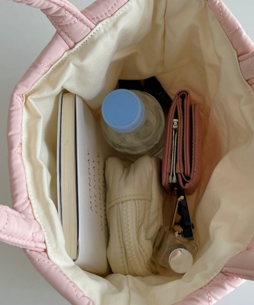 Loueme（ルエム）の「フラワーキルティングミニトートバッグ（ハンドバッグ・レディース・ピンク/アイボリー/ライトブルー・FREE）」の7枚目の写真