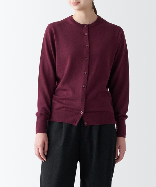 無印良品（ムジルシリョウヒン）の「洗えるウールハイゲージクルーネックカーディガン（カーディガン/ボレロ・レディース・バーガンディー/ブルー/ブラック/グレー/オートミール/ダークグレー・XL/S/L/XS/M/XXL）」の6枚目の写真