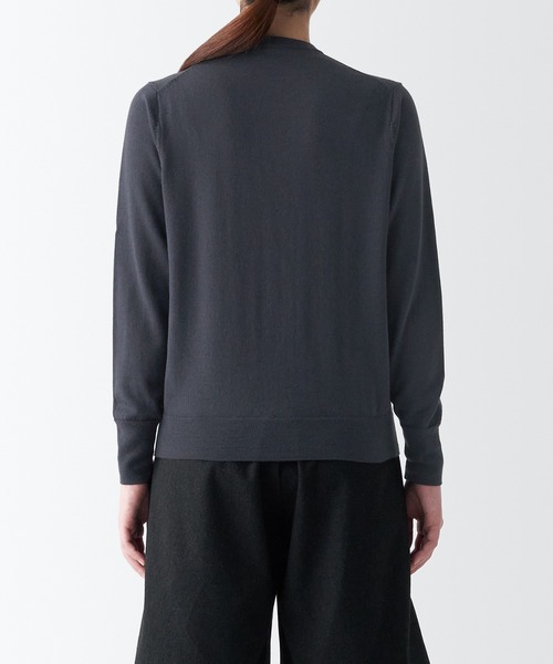 無印良品（ムジルシリョウヒン）の「洗えるウールハイゲージクルーネックカーディガン（カーディガン/ボレロ・レディース・バーガンディー/ブルー/ブラック/グレー/オートミール/ダークグレー・XL/S/L/XS/M/XXL）」の21枚目の写真