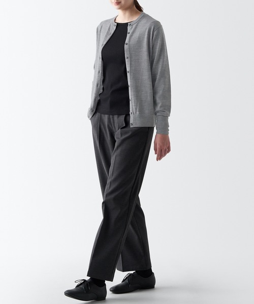 無印良品（ムジルシリョウヒン）の「洗えるウールハイゲージクルーネックカーディガン（カーディガン/ボレロ・レディース・バーガンディー/ブルー/ブラック/グレー/オートミール/ダークグレー・XL/S/L/XS/M/XXL）」の13枚目の写真