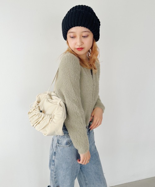 CLEA(クレア)の「ビッグボリュームニットキャップ(ニットキャップ/ビーニー・レディース・アイボリー/ブラック/グレー/ベージュ/マスタード・FREE)」の16枚目の写真