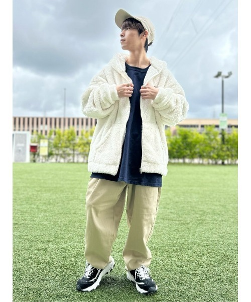 (What it isNt)ART BY MARKGONZALES(ワットイットイズント)の「【(What it isNt)】【what it isNt別注】シャギーボアジップパーカー(その他アウター・メンズ・ブラック/ホワイト・L/XL/M)」の4枚目の写真