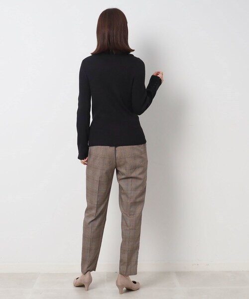 SHOO・LA・RUE（シューラルー）の「◆【洗える】ちくちくしにくい なめらか リブタートルニット（ニット/セーター・レディース・ブルー/ブラック/レッド系1/ベージュ系2/マスタード/ホワイト系5/オフホワイト/グレー/ダークグリーン/ライトブルー/ピンク系・03/05/01/02/04）」の13枚目の写真