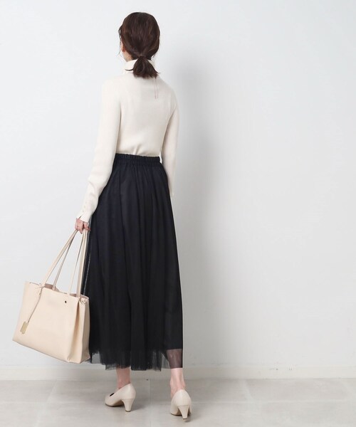 SHOO・LA・RUE（シューラルー）の「◆【洗える】ちくちくしにくい なめらか リブタートルニット（ニット/セーター・レディース・ブルー/ブラック/レッド系1/ベージュ系2/マスタード/ホワイト系5/オフホワイト/グレー/ダークグリーン/ライトブルー/ピンク系・03/05/01/02/04）」の19枚目の写真