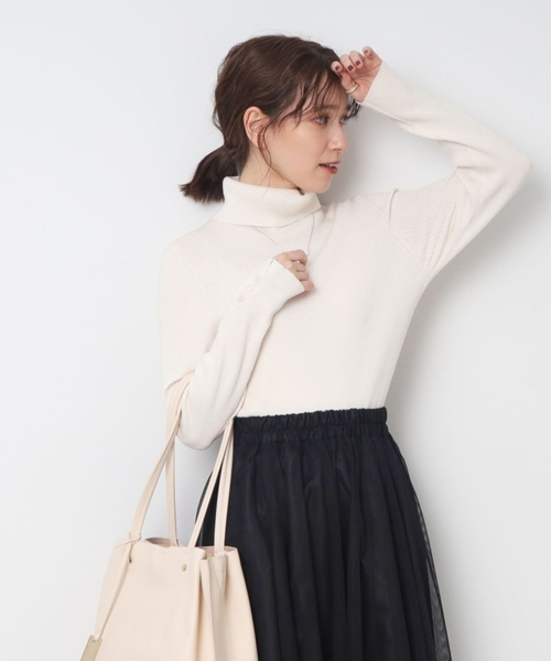 SHOO・LA・RUE（シューラルー）の「◆【洗える】ちくちくしにくい なめらか リブタートルニット（ニット/セーター・レディース・ブルー/ブラック/レッド系1/ベージュ系2/マスタード/ホワイト系5/オフホワイト/グレー/ダークグリーン/ライトブルー/ピンク系・03/05/01/02/04）」の22枚目の写真