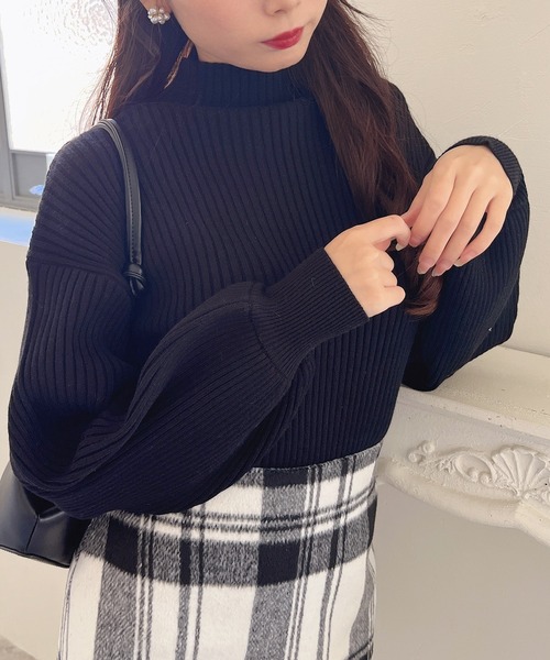 MIIA（ミーア）の「ボリュームスリーブニット（ニット/セーター・レディース・ブラック/オフホワイト/グレー系その他2/ホワイト系その他/ピンク・FREE）」の17枚目の写真