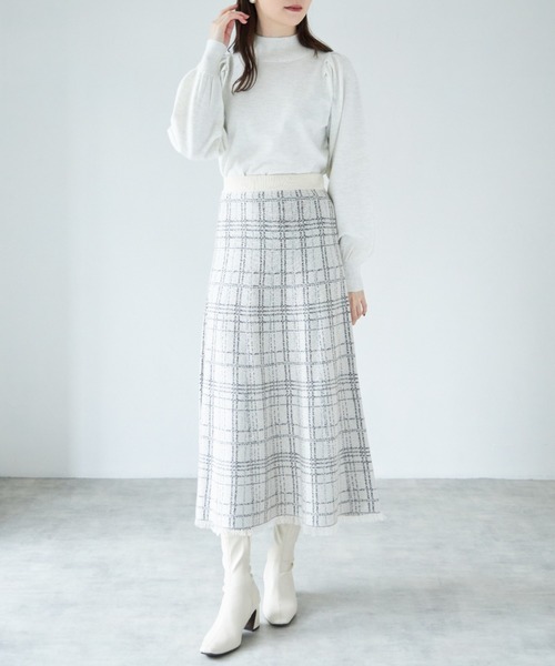 tocco closet(トッコ クローゼット)の「裾フリンジチェック柄ニットフレアロングスカート(スカート・レディース・ベージュ/アイボリー/ブラック・M)」の13枚目の写真