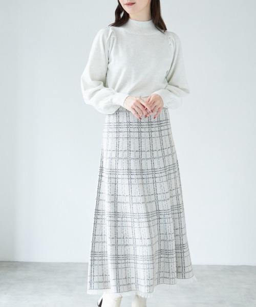 tocco closet(トッコ クローゼット)の「裾フリンジチェック柄ニットフレアロングスカート(スカート・レディース・ベージュ/アイボリー/ブラック・M)」の22枚目の写真