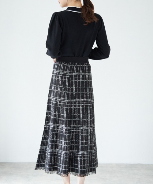 tocco closet(トッコ クローゼット)の「裾フリンジチェック柄ニットフレアロングスカート(スカート・レディース・ベージュ/アイボリー/ブラック・M)」の10枚目の写真