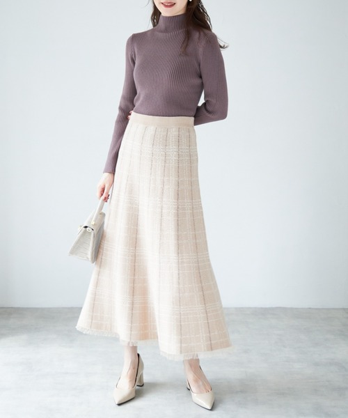 tocco closet(トッコ クローゼット)の「裾フリンジチェック柄ニットフレアロングスカート(スカート・レディース・ベージュ/アイボリー/ブラック・M)」の8枚目の写真