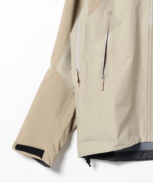 ARC'TERYX（アークテリクス）の「ARC'TERYX / Beta AR Jacket（ブルゾン・メンズ・ブラック系その他3/ブラック/グリーン系その他5・LARGE/MEDIUM/X-LARGE/SMALL）」の7枚目の写真