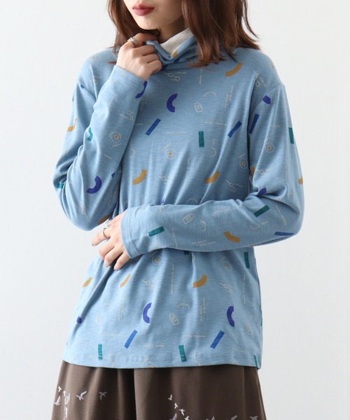 Emago(イマゴ)の「EMAGO 朝食総柄プリントタートル(Tシャツ/カットソー・レディース・マスタード/ブルー/アイボリー/ブラック・FREE)」の3枚目の写真