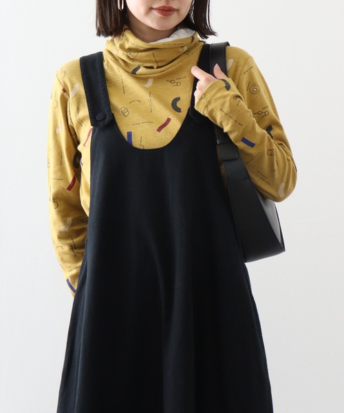 Emago(イマゴ)の「EMAGO 朝食総柄プリントタートル(Tシャツ/カットソー・レディース・マスタード/ブルー/アイボリー/ブラック・FREE)」の4枚目の写真