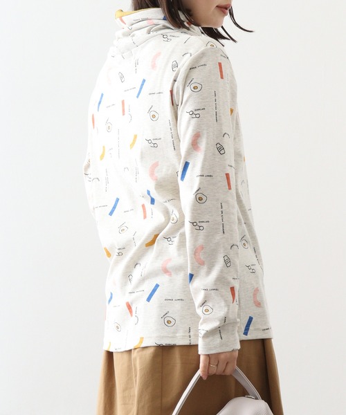 Emago(イマゴ)の「EMAGO 朝食総柄プリントタートル(Tシャツ/カットソー・レディース・マスタード/ブルー/アイボリー/ブラック・FREE)」の6枚目の写真
