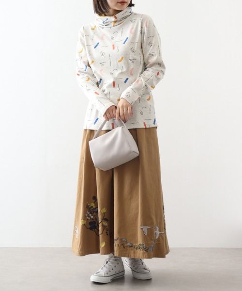 Emago(イマゴ)の「EMAGO 朝食総柄プリントタートル(Tシャツ/カットソー・レディース・マスタード/ブルー/アイボリー/ブラック・FREE)」の9枚目の写真