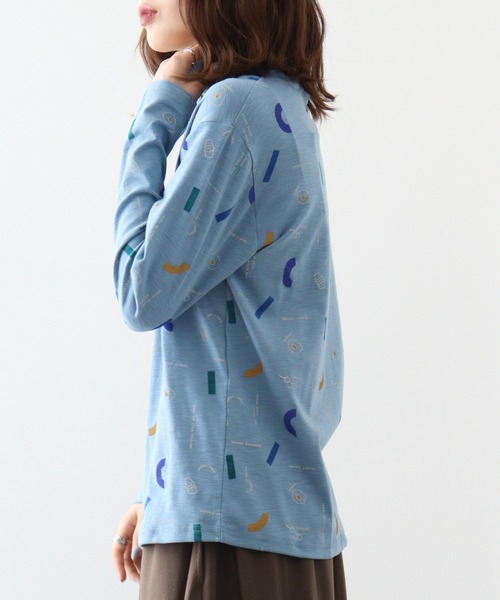 Emago(イマゴ)の「EMAGO 朝食総柄プリントタートル(Tシャツ/カットソー・レディース・マスタード/ブルー/アイボリー/ブラック・FREE)」の15枚目の写真