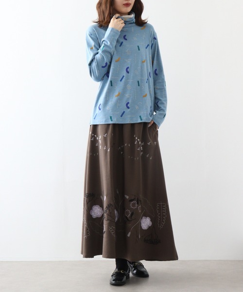 Emago(イマゴ)の「EMAGO 朝食総柄プリントタートル(Tシャツ/カットソー・レディース・マスタード/ブルー/アイボリー/ブラック・FREE)」の18枚目の写真