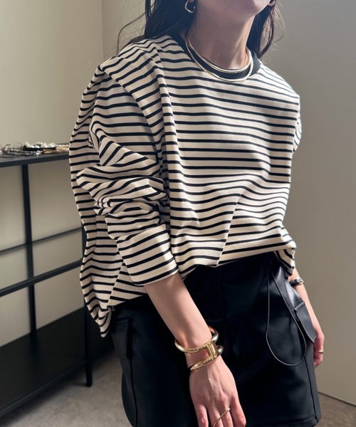 ULEULA(ウルア)の「タックショルダーデザインボーダーカットソー(Tシャツ/カットソー・レディース・モカ/アイボリー・FREE)」の2枚目の写真