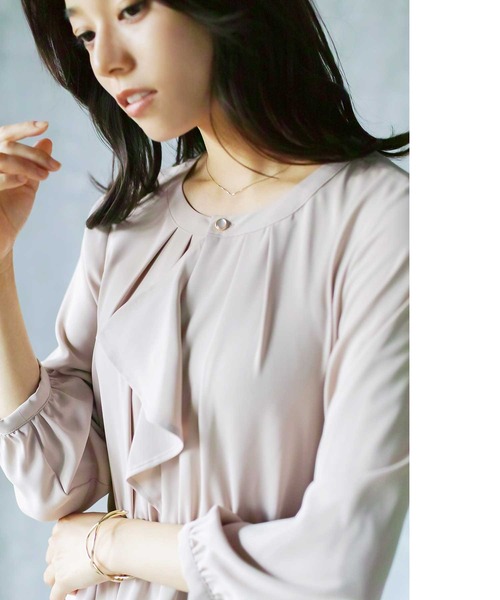 WHITE JOOLA（ホワイトジョーラ）の「【とろみデシンの上品ワンピース】フリルデザインフィット＆フレアーワンピース（スーツスカート・レディース・ブラック/ベージュ/ネイビー・S/M/L）」の19枚目の写真