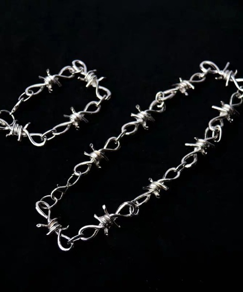 VIBGYOR（ヴィブジョー）の「【 B'day / ビーデー 】有刺鉄線デザインネックレス（ネックレス・メンズ・シルバー・FREE）」の4枚目の写真