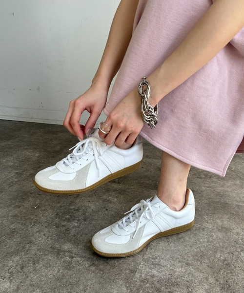 DouDou(ドゥドゥ)の「【ジャーマントレーナー】GERMAN TRAINER(スニーカー・レディース・ブラック/ホワイト・37/38)」の1枚目の写真