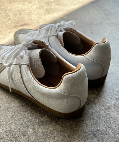 DouDou(ドゥドゥ)の「【ジャーマントレーナー】GERMAN TRAINER(スニーカー・レディース・ブラック/ホワイト・37/38)」の8枚目の写真